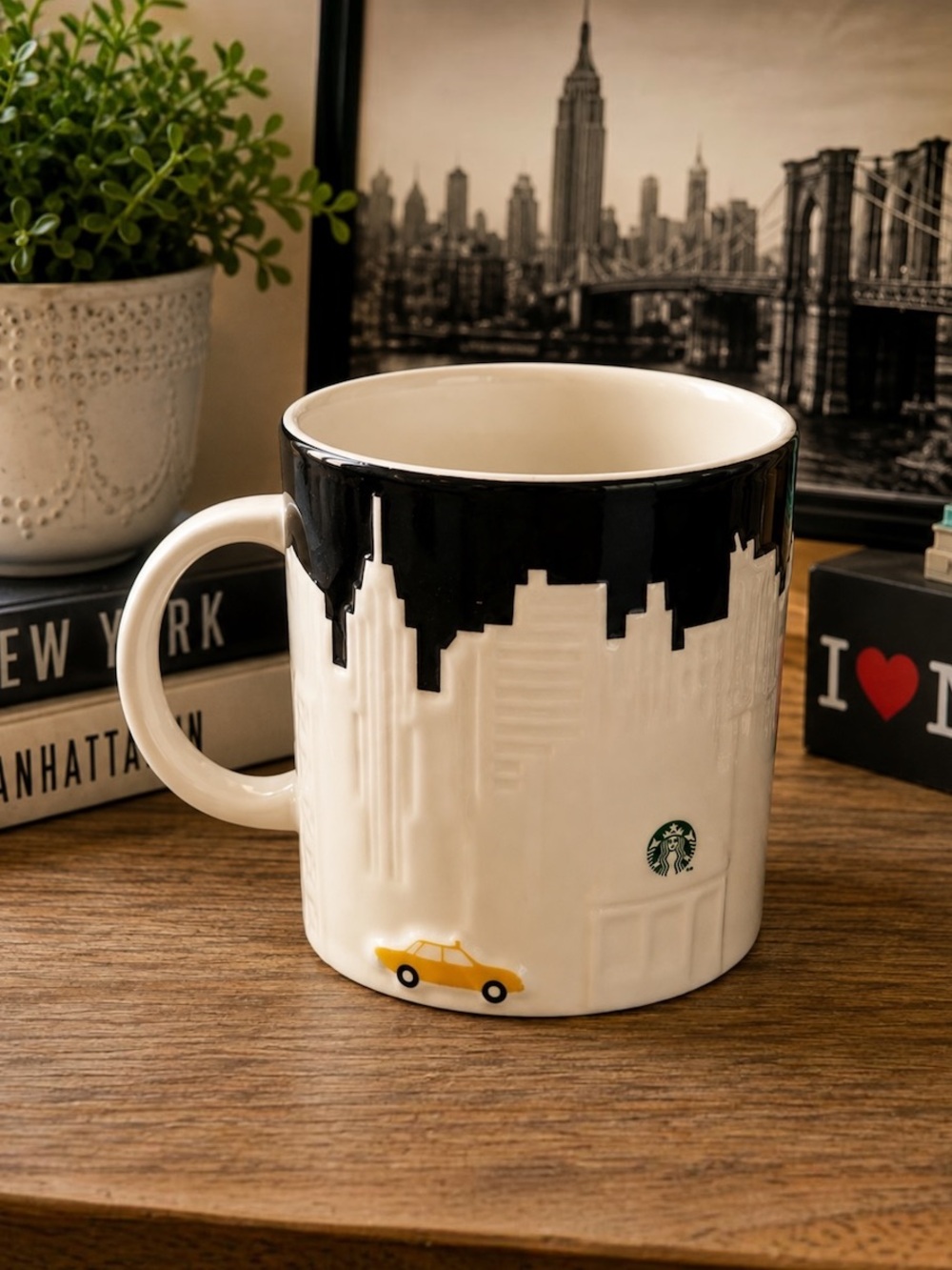 Starbucks 2012 New York City NYC Skyline 3D Relief Collector 20oz Coffee Mug